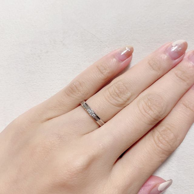 【アイプリモ(I-PRIMO)の口コミ】 太めの指輪が好きで探していましたが、このデザインに一目惚れをして購入…