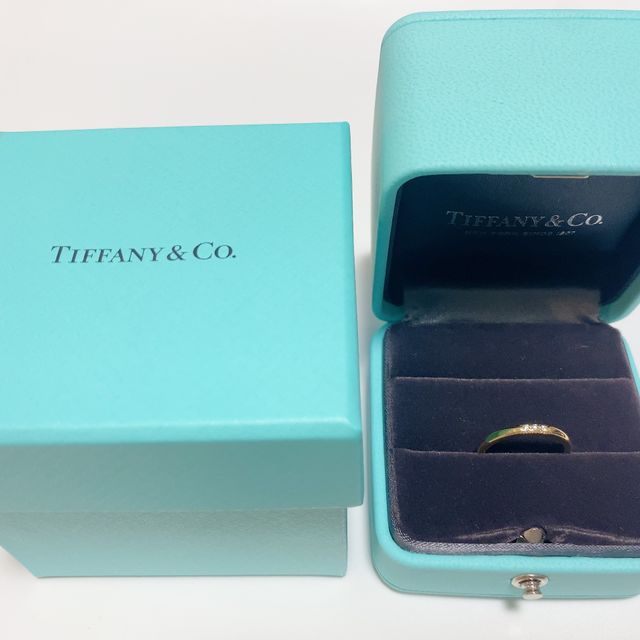 【ティファニー(Tiffany & Co.)の口コミ】 主人のゴールドの指輪に合わせて、婚約指輪の代わりに2つ目をこちらの指輪…