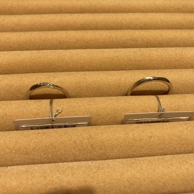 【TRECENTI(トレセンテ)の口コミ】 シンプルながら一部マット加工の男性物リングのデザインに彼が一目惚れ。…