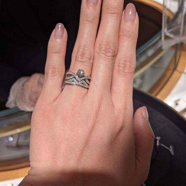 【ショーメ(CHAUMET)の口コミ】 ショーメらしい、ティアラをモチーフにしている指輪です。とってもかわい…