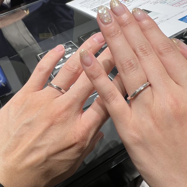 【銀座ダイヤモンドシライシの口コミ】 派手すぎず、それでいて控えめすぎない絶妙な輝きがあること。
着用感も指…