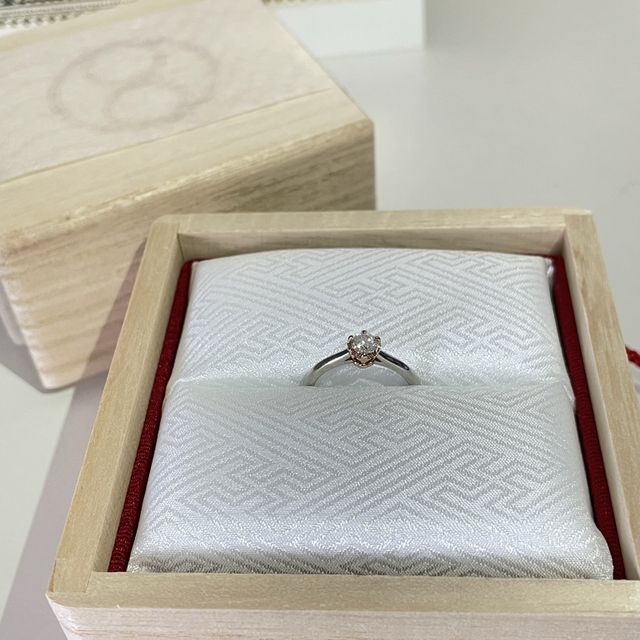 【TOMOE(トモエ)の口コミ】 いただいたものです。私の名前を冠したもので、つぼみのような台座がとて…