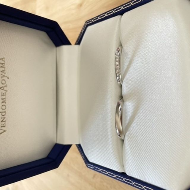 【ヴァンドーム青山(VENDOME AOYAMA)の口コミ】 デザインとプラチナの質
ギラギラしすぎない、シンプルだけど少しダイヤの…