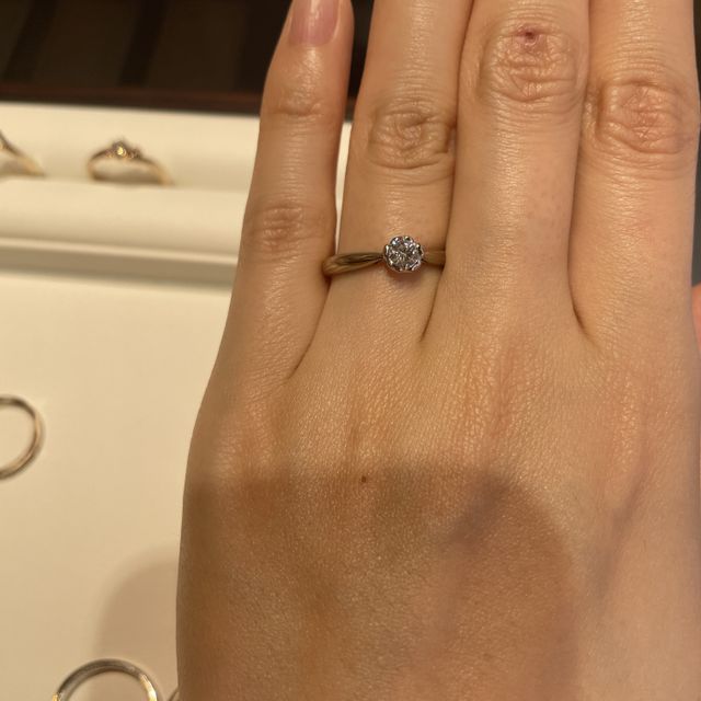 【杢目金屋(もくめがねや)の口コミ】 台座部分が桜の形になっていて、とても可愛かったです。
日本らしさを感じ…