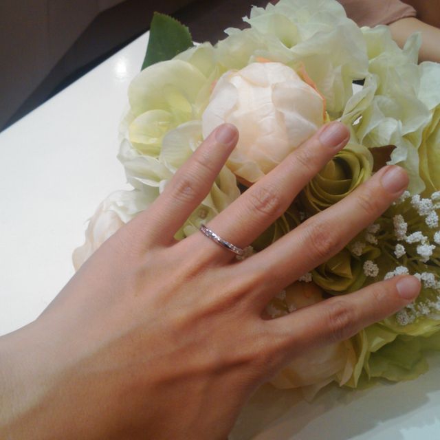 【A・D・A(エー・ディー・エー)の口コミ】 インサイドブルーアクアマリンシリーズのマリッジリングには、インサイド…