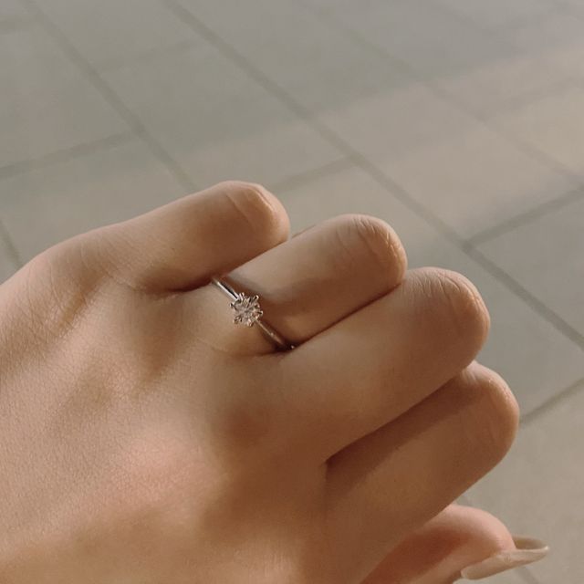 【銀座ダイヤモンドシライシの口コミ】 彼が指輪を選び、購入してくれました。
指のサイズがわからなくても、その…