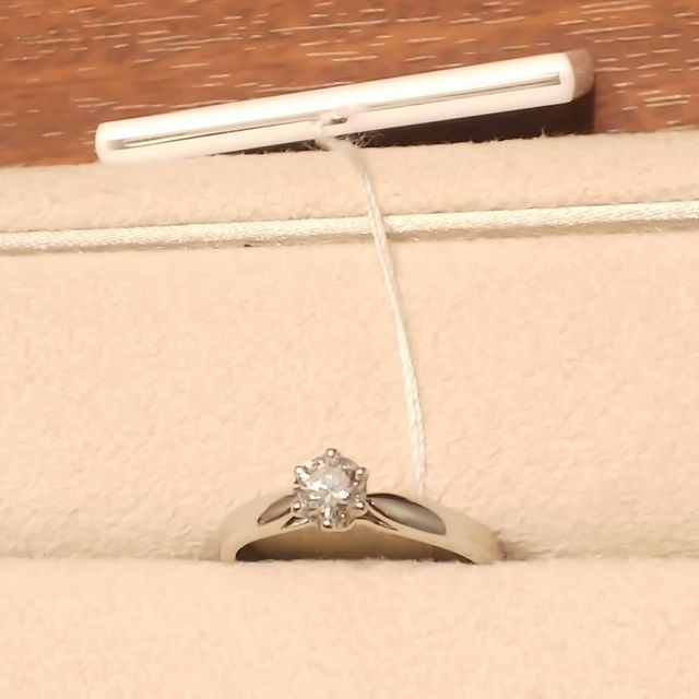 【ティファニー(Tiffany & Co.)の口コミ】 結婚指輪、婚約指輪
ともにハーモニーの作りがあり
結婚指輪、婚約指輪重…
