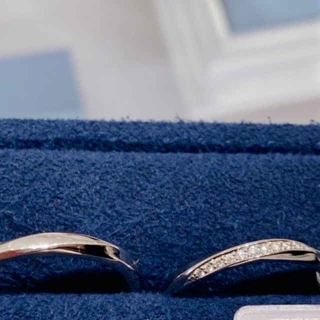 【4℃ BRIDAL(ヨンドシーブライダル)の口コミ】 リングがウェーブしているので、指がとても綺麗に見える指輪でした。
ダイ…