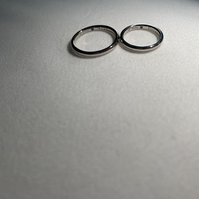 【4℃ BRIDAL(ヨンドシーブライダル)の口コミ】 シンプルで飽きのこないデザインを選んでいて、
細さも種類が多く、柔らか…