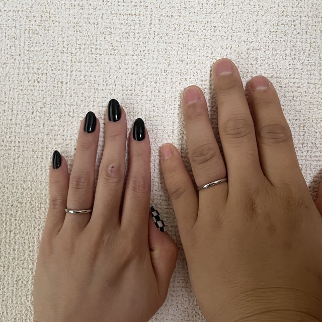 【4℃ BRIDAL(ヨンドシーブライダル)の口コミ】 シンプルで飽きのこないデザインを選んでいて、
細さも種類が多く、柔らか…