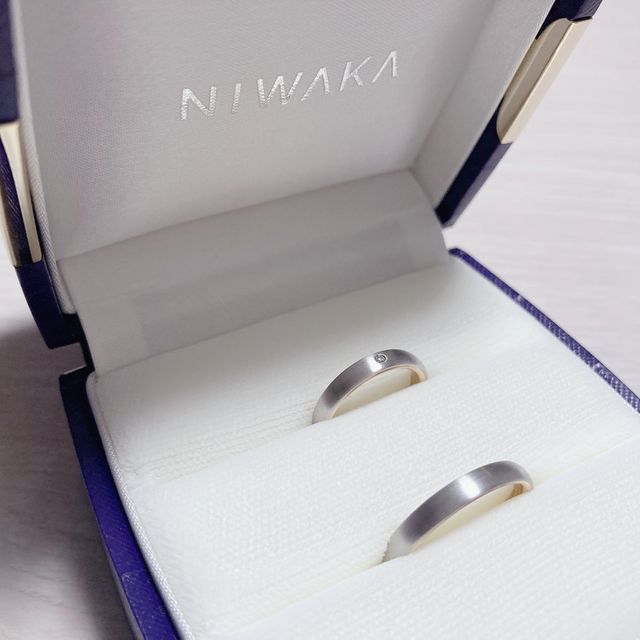 【俄(にわか)の口コミ】 元々俄の指輪が良いなと思っていました。
内側にしか木目が見えず、シンプ…