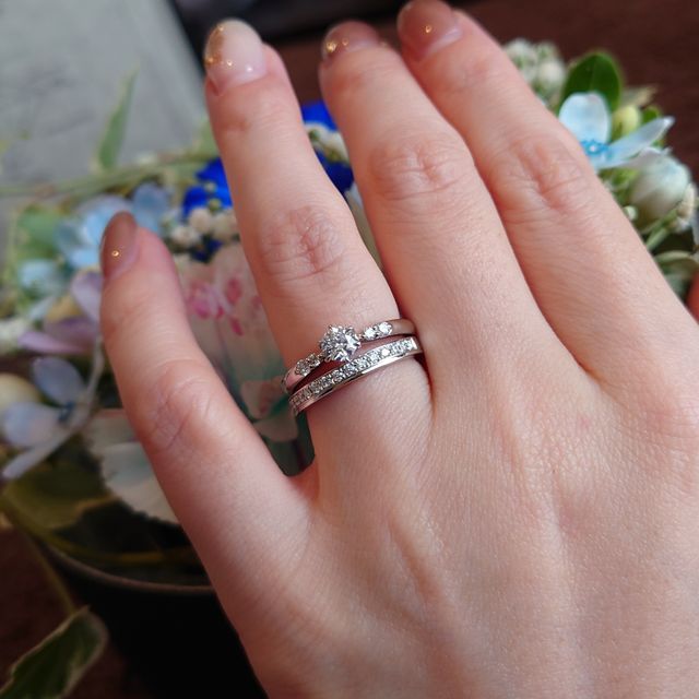 【ラザール ダイヤモンド(LAZARE DIAMOND)の口コミ】 メレダイヤつきの婚約指輪を色々探してドリルトンにたどり着きました。
真…