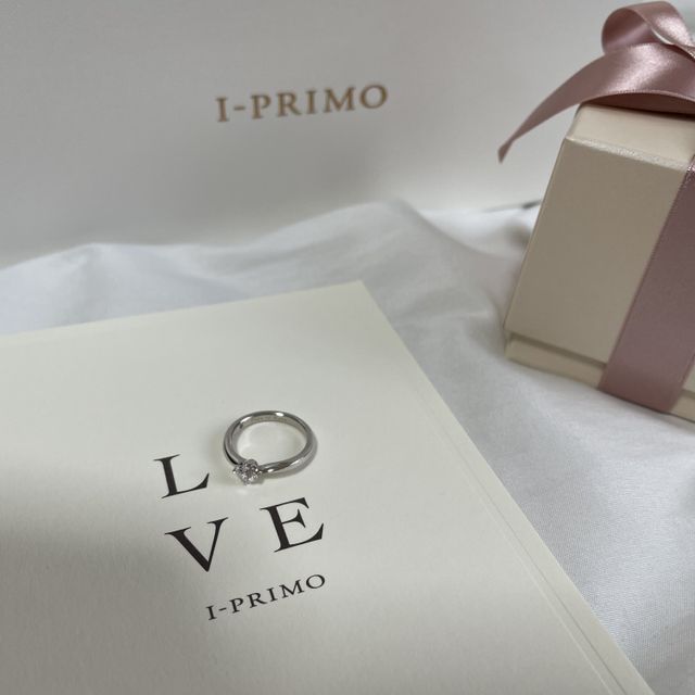 【アイプリモ(I-PRIMO)の口コミ】 ウェーブのデザインを探しており、ダイヤがあまり大きすぎず小さすぎずで…