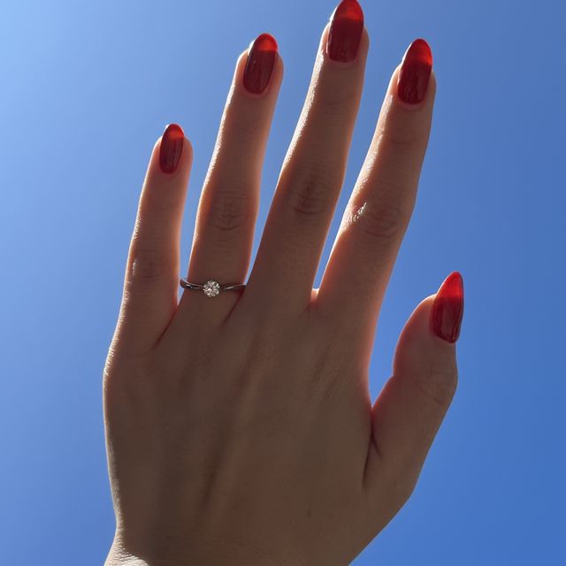 【アイプリモ(I-PRIMO)の口コミ】 ウェーブのデザインを探しており、ダイヤがあまり大きすぎず小さすぎずで…