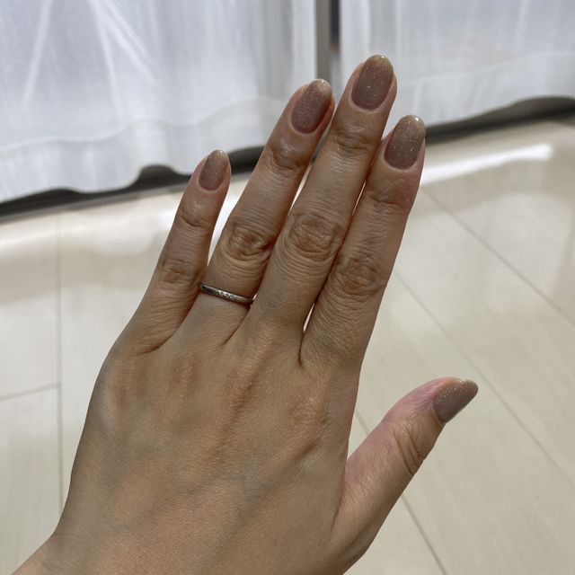 【4℃ BRIDAL(ヨンドシーブライダル)の口コミ】 夫婦共にシンプルなデザインのものを探していた所、店員さんにこちらを勧…