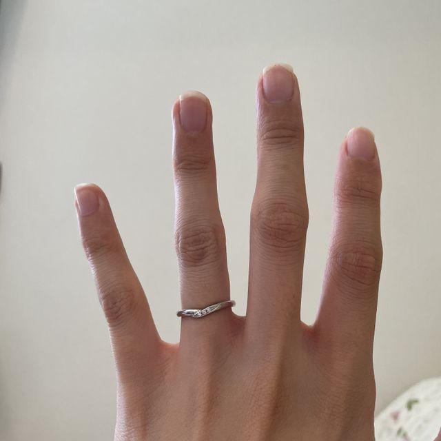 【アイプリモ(I-PRIMO)の口コミ】 指が長く見えるのと、V字の形が好きで探していました。
他のものはV字が深…