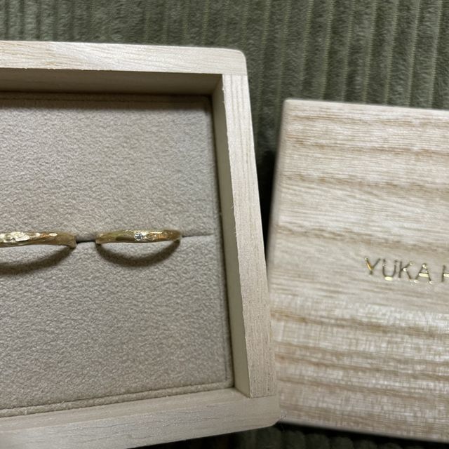 【YUKA HOJO(ユカホウジョウ)の口コミ】 シンプルなザ・結婚指輪みたいなデザインも可愛いけど、あまり周りと被り…