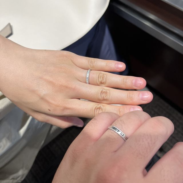【PILOT BRIDAL(パイロットブライダル)の口コミ】 色んなデザインの結婚指輪を見て、悩んでいましたが、デザインがとてもよ…