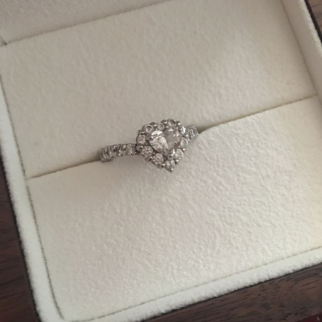 【Ponte Vecchio(ポンテヴェキオ)の口コミ】 ハートのダイヤはなかなか形が難しい。プックリと厚みのある柔らかいハー…