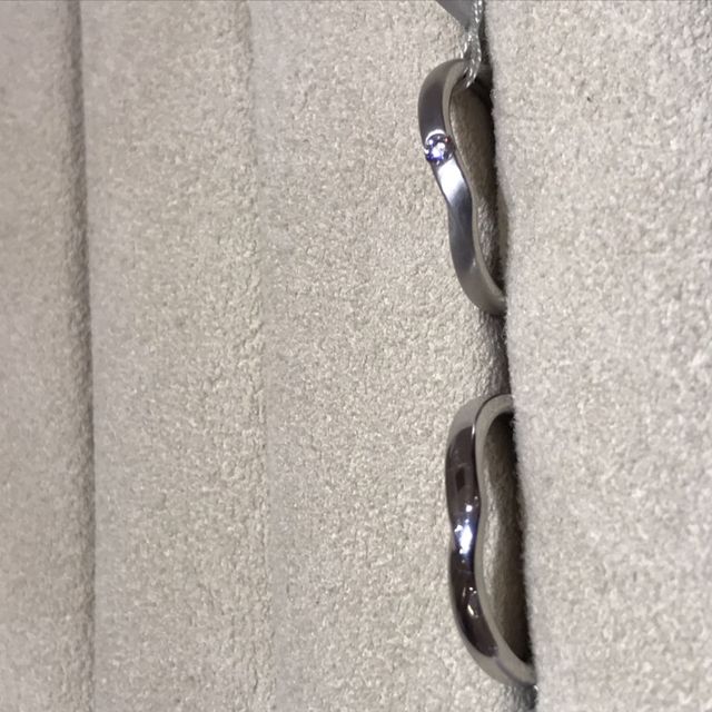 【TRECENTI(トレセンテ)の口コミ】 とても付けやすく、指に馴染むような付け心地でした。
マリッジリングなの…