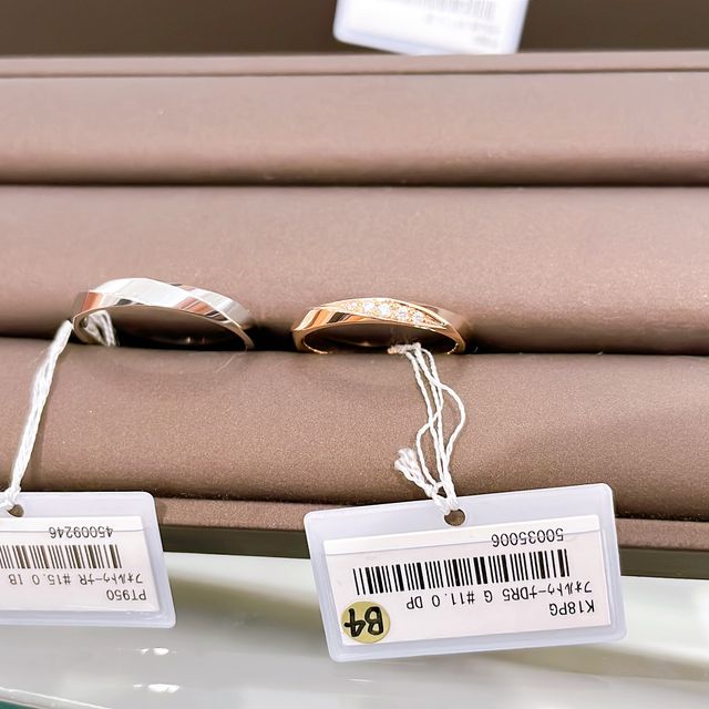 【アイプリモ(I-PRIMO)の口コミ】 色がピンクゴールドで可愛いです。又、照明を消した状態でも試着させて頂…