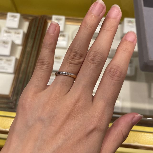 【ケイウノ ブライダル(K.UNO BRIDAL)の口コミ】 夫婦それぞれの指輪を合わせるとハートになるといったような、2つで1つの…