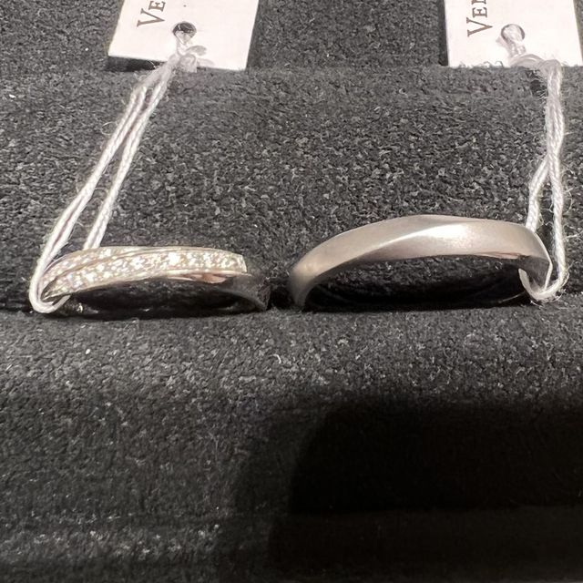 【ヴァンドーム青山(VENDOME AOYAMA)の口コミ】 リングの形自体はストレートなので、他のリングとの重ね付けも隙間が開か…