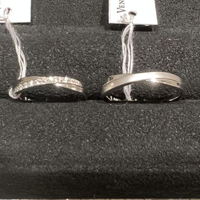 【ヴァンドーム青山(VENDOME AOYAMA)の口コミ】 リングの形自体はストレートなので、他のリングとの重ね付けも隙間が開か…