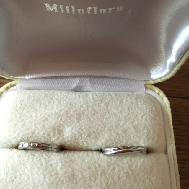 【ミルフローラ(Milluflora)の口コミ】 プラチナ99パーセントでさびないところと
ピンクダイヤと普通のダイヤの配…