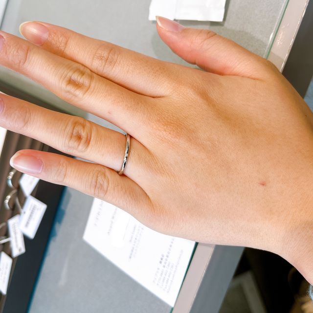 【アイプリモ(I-PRIMO)の口コミ】 指輪は細め、ウェーブなしの真っ直ぐ、メレダイヤ1粒のもの。とてもシンプ…