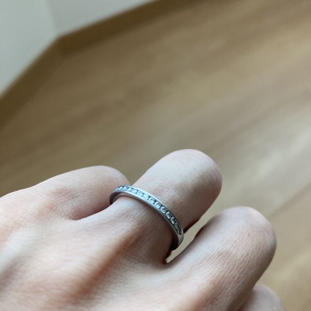 【ROYAL ASSCHER(ロイヤル・アッシャー)の口コミ】 結婚指輪はダイヤモンドが１つ埋め込まれているタイプを購入しました。婚…