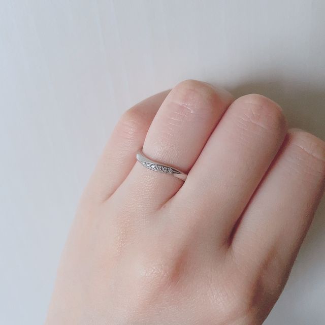 【銀座ダイヤモンドシライシの口コミ】 ウェーブデザインが良くて店舗へ行きました。案内していただく前に軽く店…