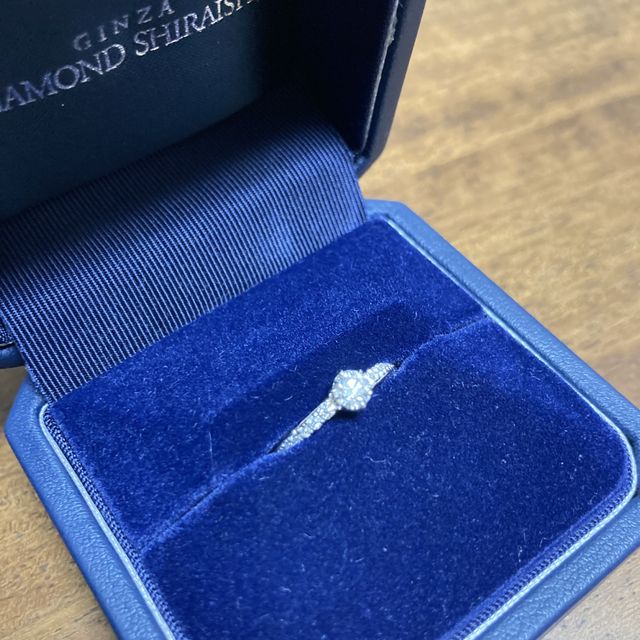 【銀座ダイヤモンドシライシの口コミ】 指輪、ダイヤモンドに関して全く無知だったため、多く試着しました。試着…