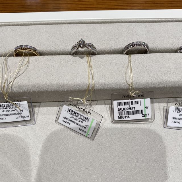 【ブシュロン(BOUCHERON)の口コミ】 パリの老舗ジュエリーブランドです。
デザイン性の高さは飛び抜けてると思…