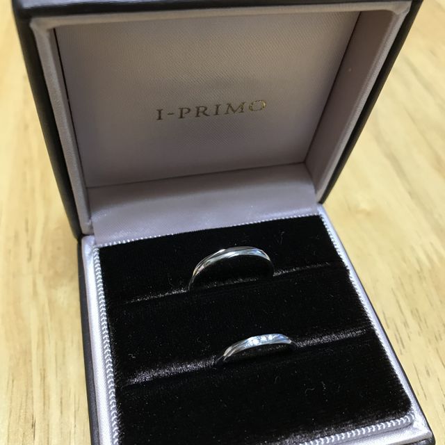 【アイプリモ(I-PRIMO)の口コミ】 婚約指輪を先に購入していたので、重ね付けしたときにも合うものを選びま…