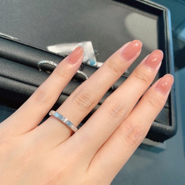 【エクセルコダイヤモンド(EXELCO DIAMOND)の口コミ】 少し変わったデザインのエタニティリングで、人と被らなさそうで良かった…