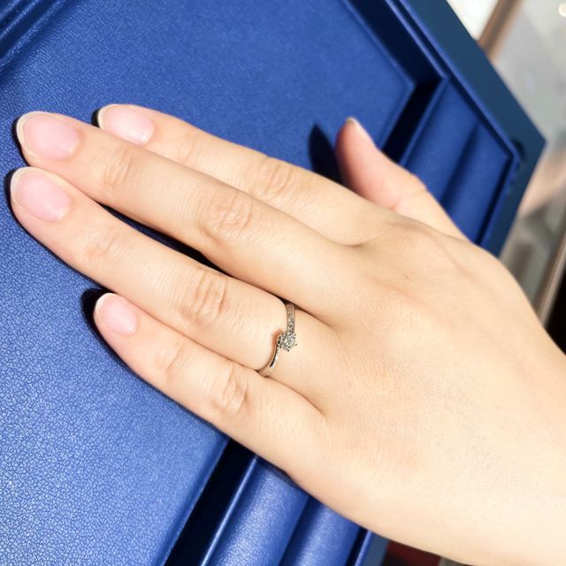 【銀座ダイヤモンドシライシの口コミ】 数種類の指輪を見ましたが、こちらの指輪に一目惚れして試着後即決でした…