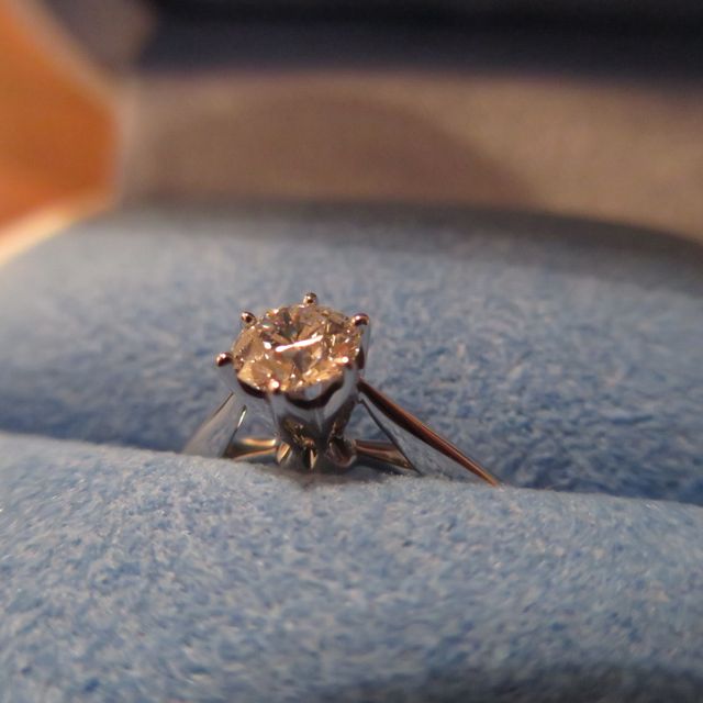 【銀座ダイヤモンドシライシの口コミ】 無駄のない、シンプルなデザインで、ダイヤの美しさが引き立ったことが最…