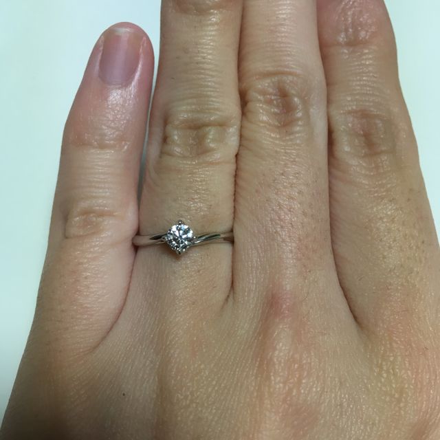 【銀座ダイヤモンドシライシの口コミ】 ダイヤモンドの輝きが綺麗だったのが一番の決め手です。沢山のダイヤモン…