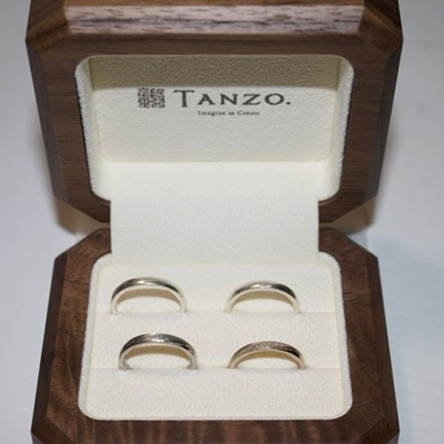 【TANZO.(鍛造指輪)の口コミ】 デザインは様々な見本からカスタマイズをさせていただきました。色もたく…