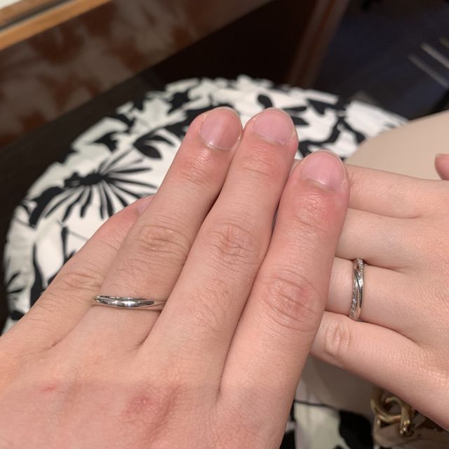 【銀座ダイヤモンドシライシの口コミ】 元々ウェーブの指輪がよいと思っていましたが、店員さんからのおすすめで…