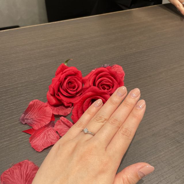 【ラザール ダイヤモンド(LAZARE DIAMOND)の口コミ】 何店舗も回ってかなり悩んだ結果、こちらのダイヤがとても綺麗に見えたの…