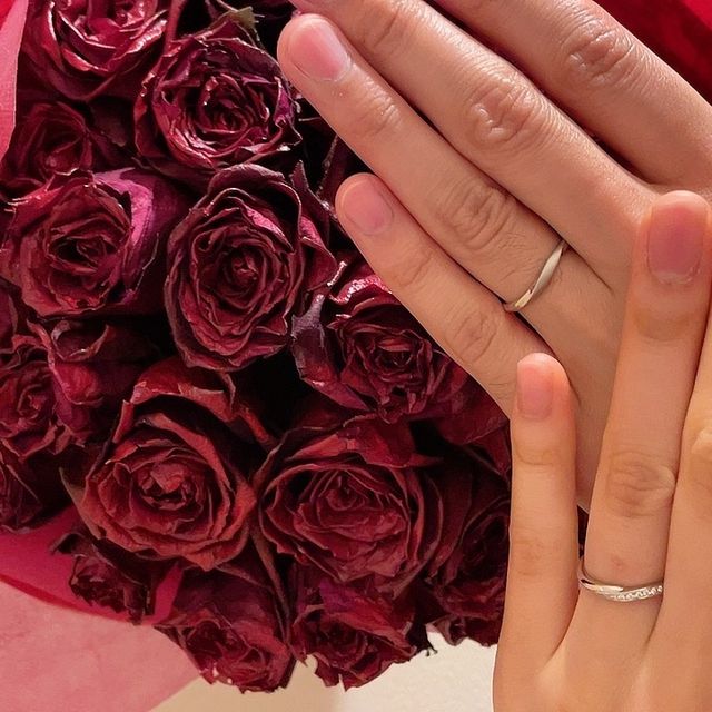 【銀座ダイヤモンドシライシの口コミ】 いろんなものを見ましたがシンプルだけどデザイン性のあるものがいいなと…