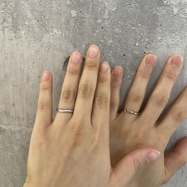 【銀座ダイヤモンドシライシの口コミ】 指輪が、内側が他のところと違うらしくて、
つけてる感がほんとないです！…