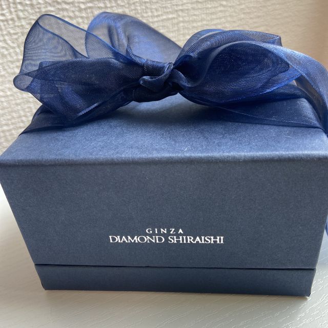 【銀座ダイヤモンドシライシの口コミ】 指輪が、内側が他のところと違うらしくて、
つけてる感がほんとないです！…