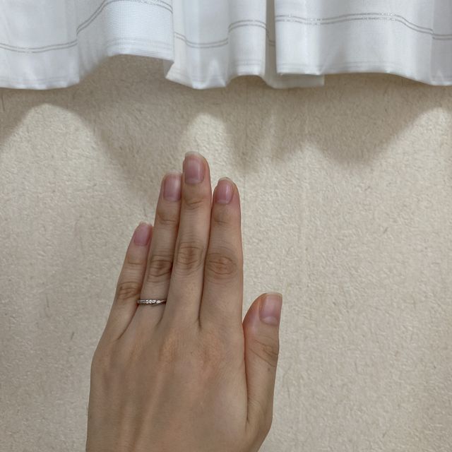【アイプリモ(I-PRIMO)の口コミ】 決め手は二つあります。一つ目が、指輪のデザインです。華奢で気にいるデ…