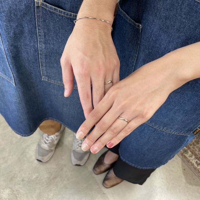 【JEWELRY STUDIO Advance(ジュエリースタジオアドバンス)の口コミ】 新色が入っており、2人ともに肌馴染みのいいブラウンゴールドを選びました…