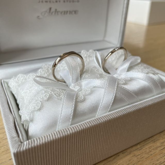 【JEWELRY STUDIO Advance(ジュエリースタジオアドバンス)の口コミ】 新色が入っており、2人ともに肌馴染みのいいブラウンゴールドを選びました…