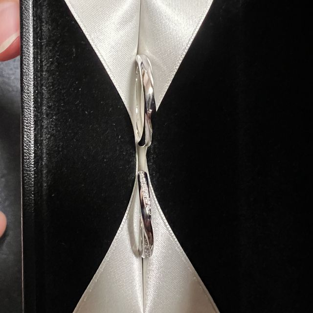 【エクセルコダイヤモンド(EXELCO DIAMOND)の口コミ】 一番重視したのはデザインです。鏡面仕上げの一部分をマット仕上げにして…