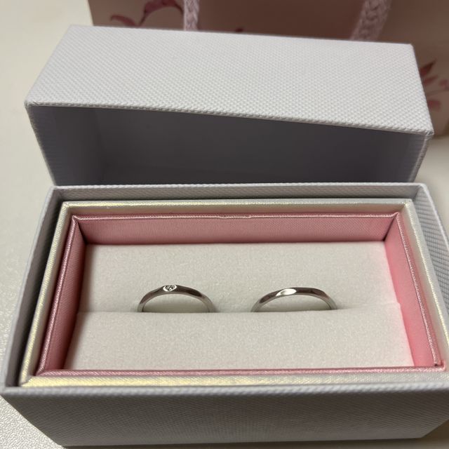 【nocur(ノクル)の口コミ】 指輪の決め手はデザインと素材と価格帯です。
シンプルながらも女性側のリ…